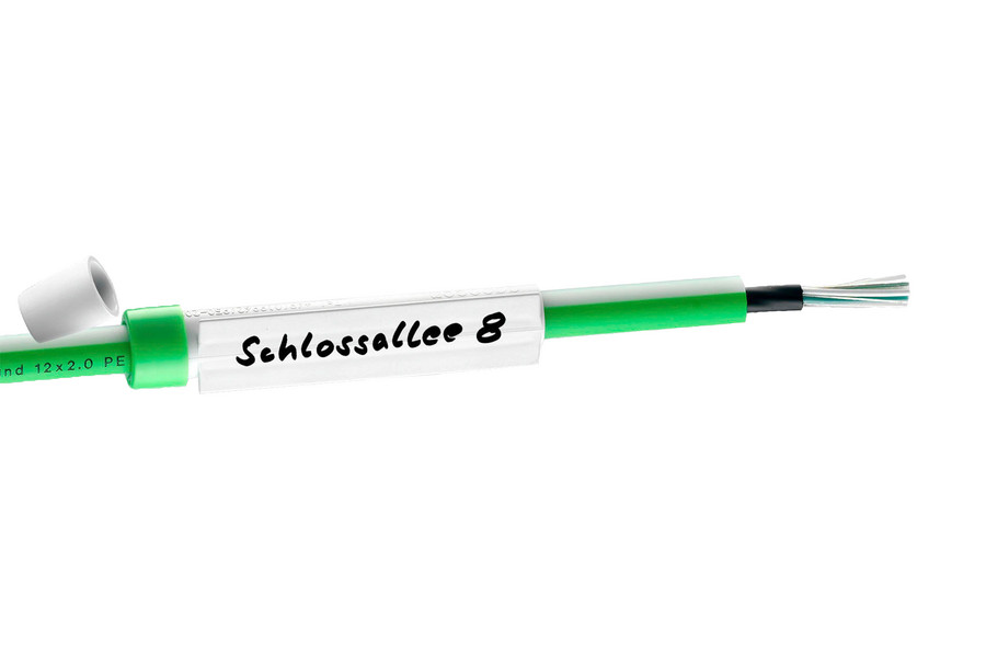 Placas de identificación con sello de tubería KmR etiqueta speedpipe en la zona de ramificación con la dirección del cliente.